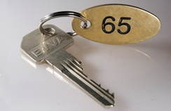 Breloczek do kluczy z wygrawerowanym logo firmy